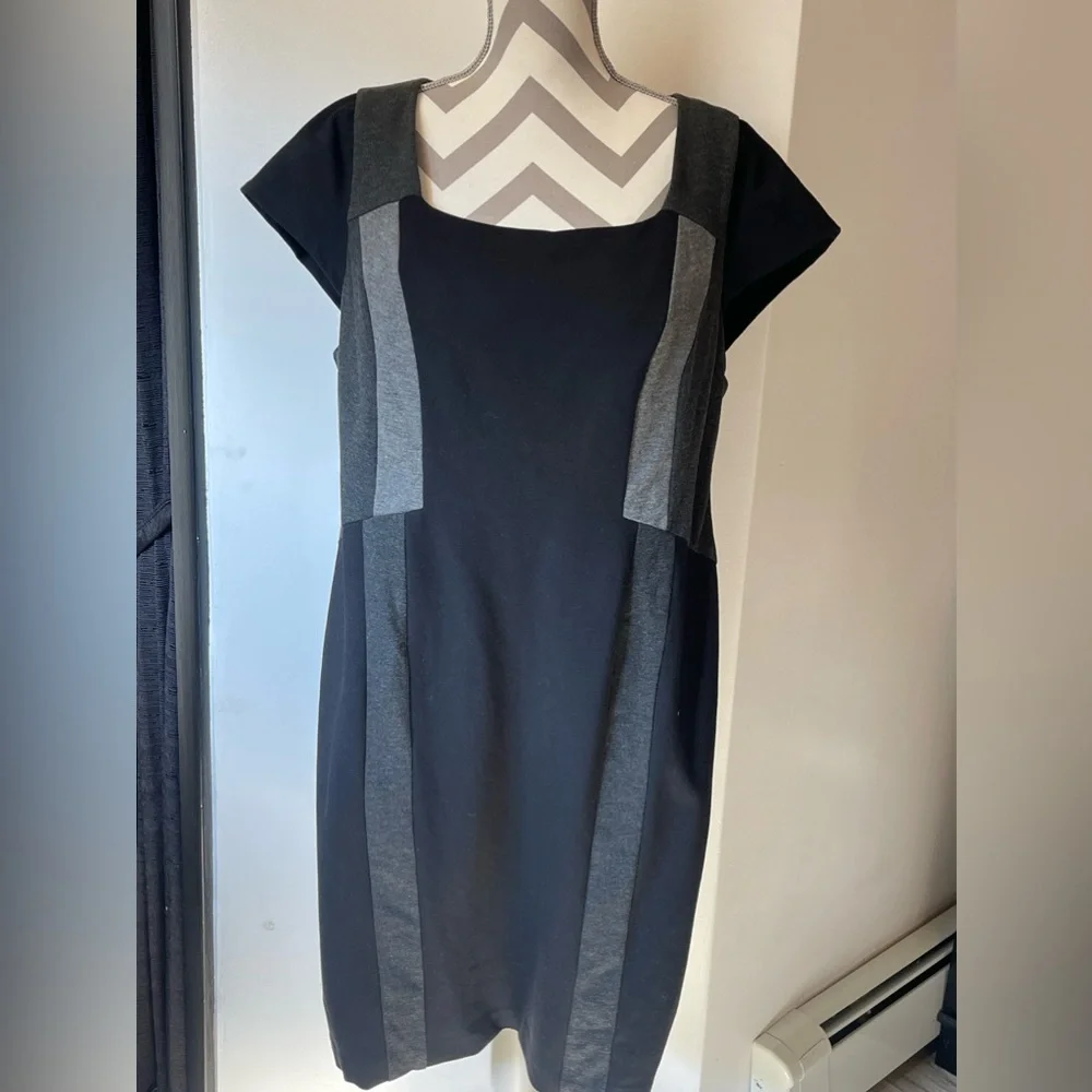 Colorblock Sheath Dress - Picture 3 of 10